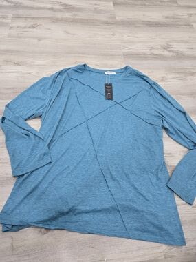 Relaxed Blue Long-Sleeve Women's Top with Textured Seams